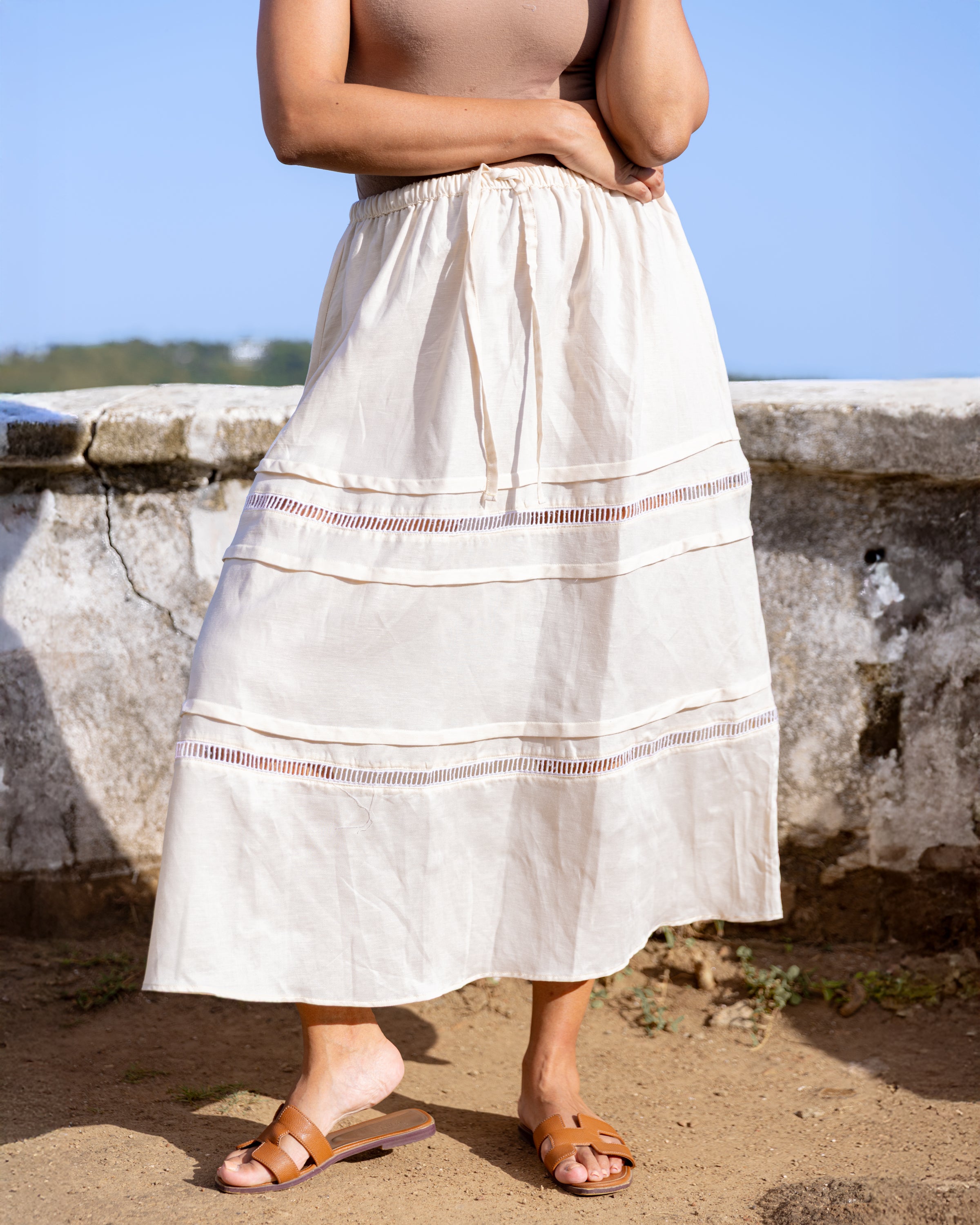 Seda Lace Detailed Pintuk Midi Skirt - Beige