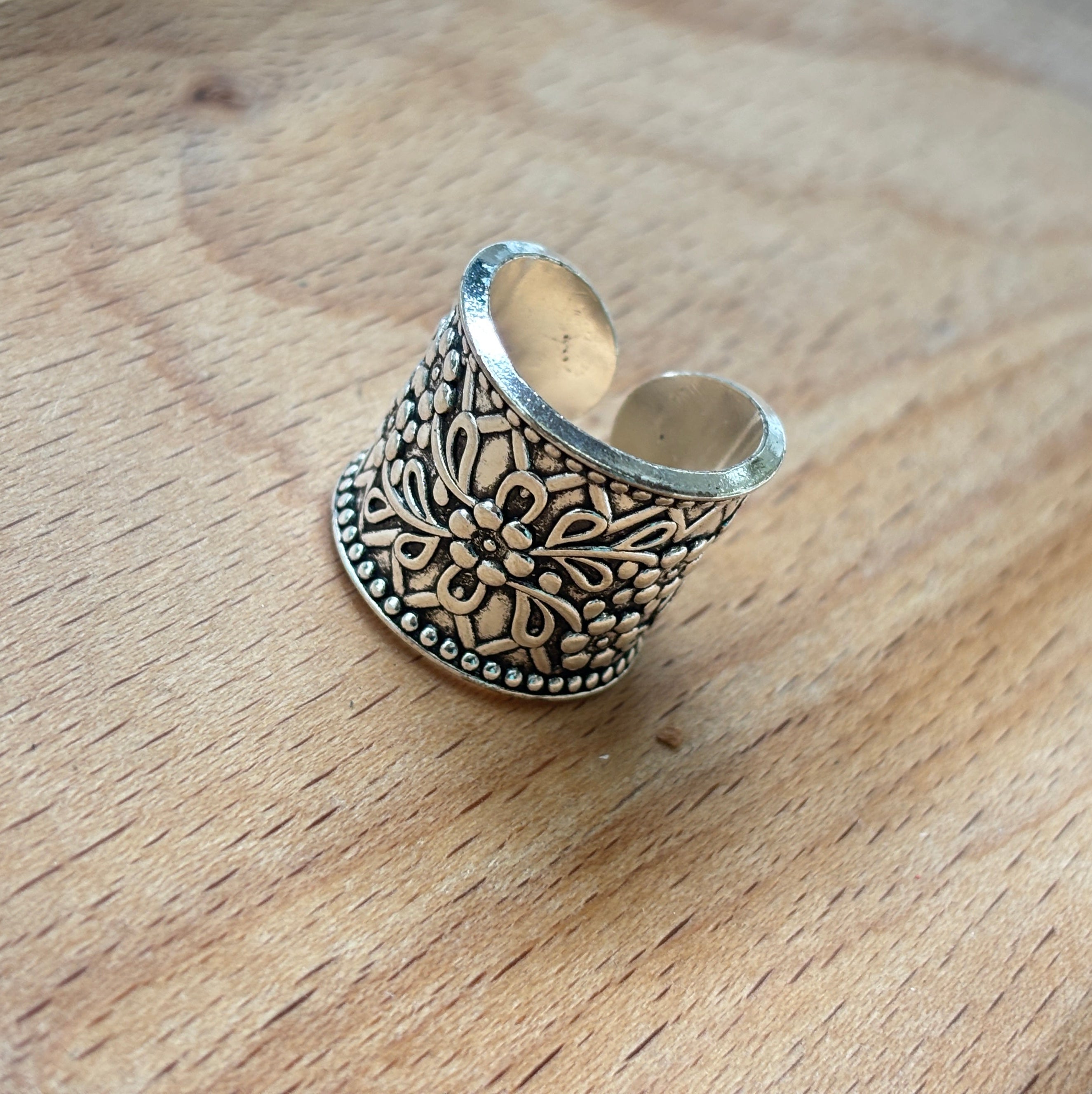 Retro Flower Carving Ring